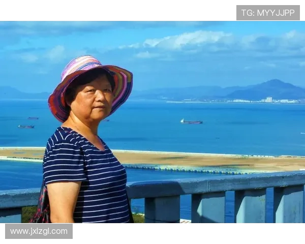 鹭岛冬日海韵厦门冬泳者的碧波征程